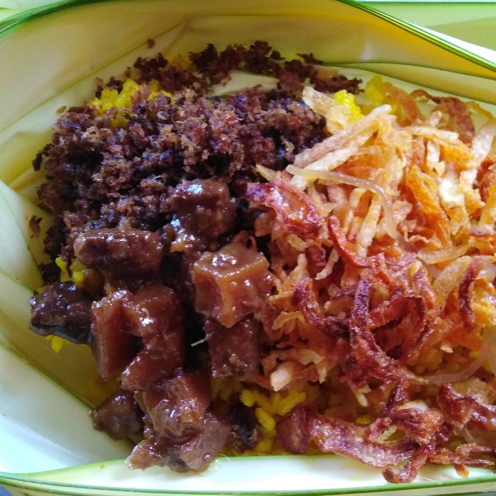 Nasi Kuning Abon Cakalang Daging