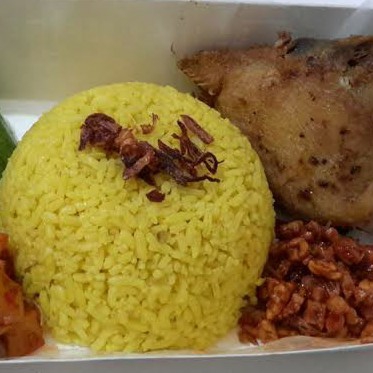 Nasi Kuning Ayam