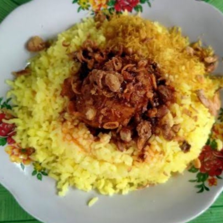 Nasi Kuning Dendeng