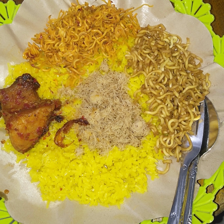 Nasi Kuning Ayam