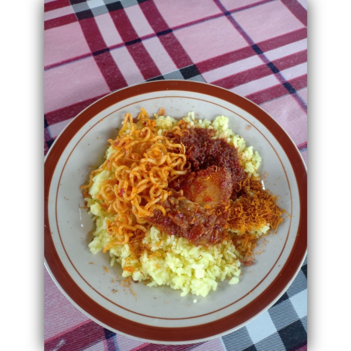 Nasi Kuning Ayam