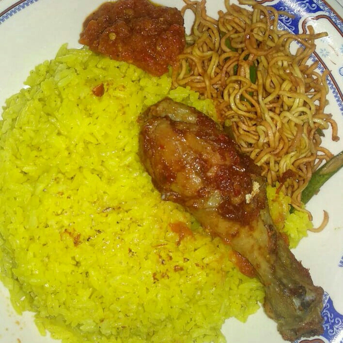 Nasi Kuning Ayam