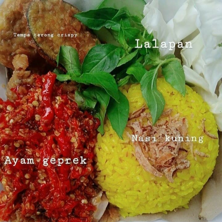 Nasi Kuning Ayam Geprek