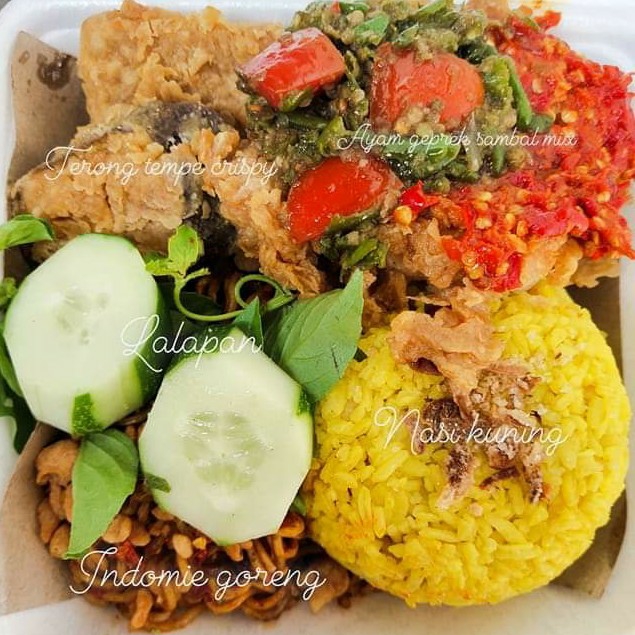 Nasi Kuning Ayam Geprek Komplit