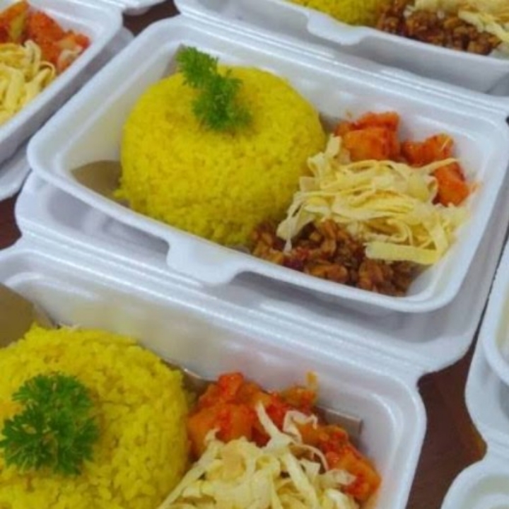 Nasi Kuning Ayam Goreng Sambel Ijo