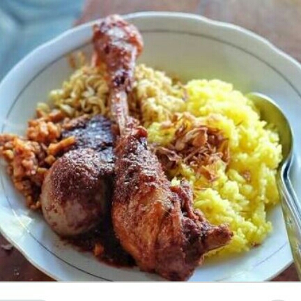 Nasi Kuning Ayam Kampung