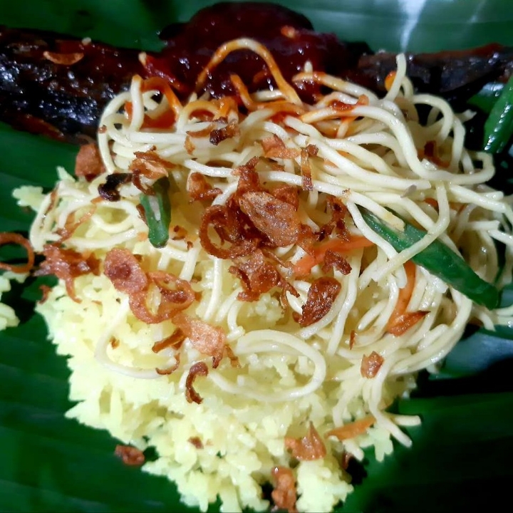 Nasi Kuning Ayam Kampung