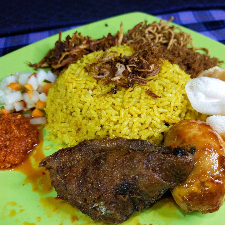 Nasi Kuning Ayam Kecap Telur 