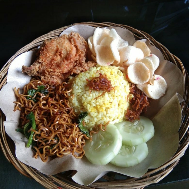 Nasi Kuning Ayam Kentucky