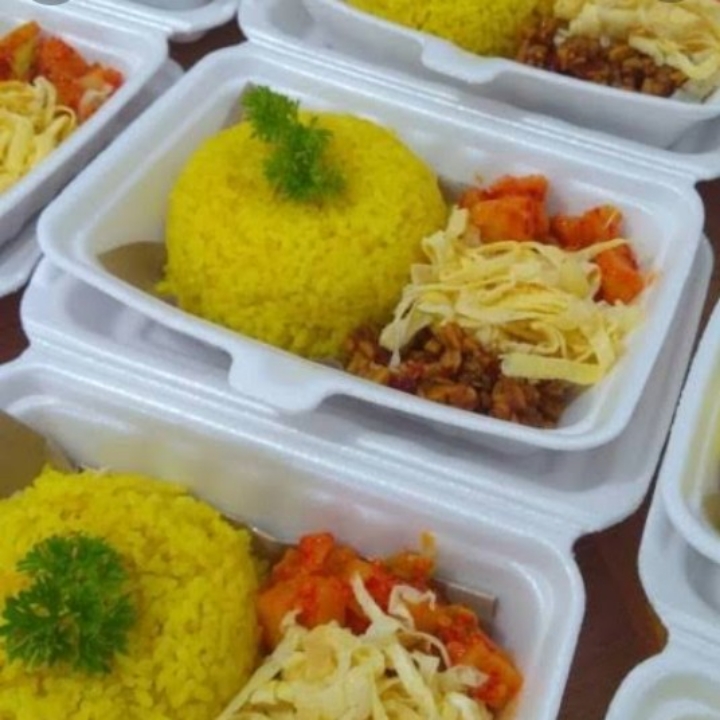 Nasi Kuning Ayam Kriuk