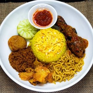 Nasi Kuning Ayam Panggang