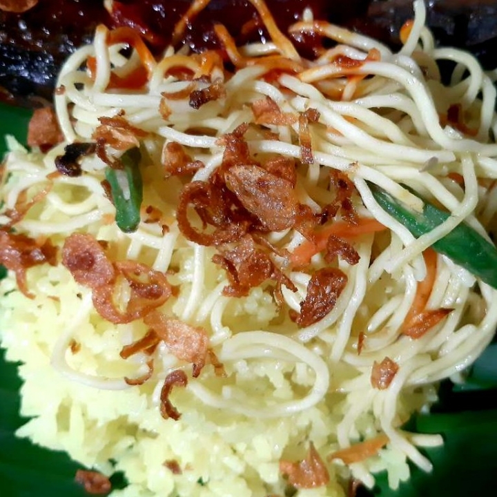 Nasi Kuning Ayam Ras