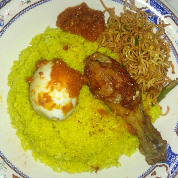 Nasi Kuning Ayam Telur