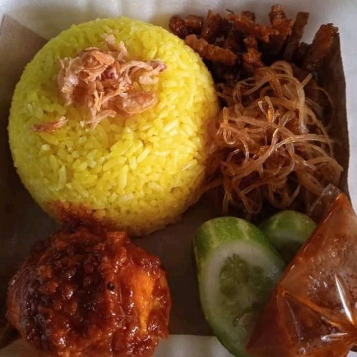 Nasi Kuning Balado Telur