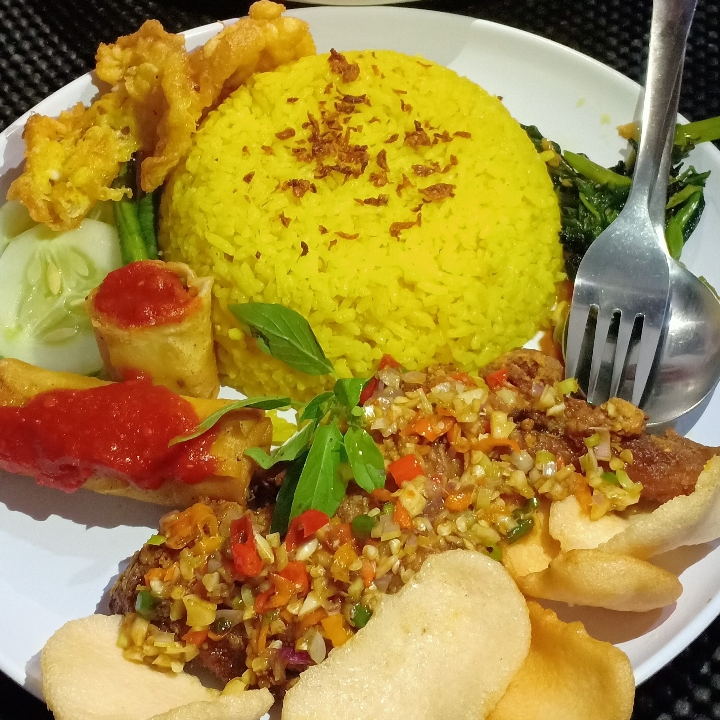 Nasi Kuning Chicken Katsu Sambal Matah