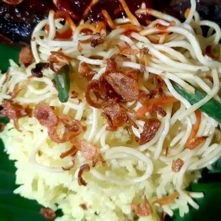 Nasi Kuning Daging Sapi