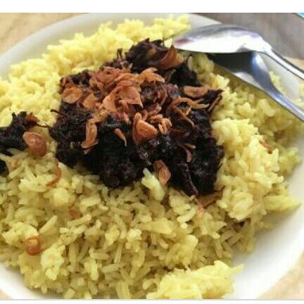 Nasi Kuning Dendeng