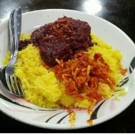 Nasi Kuning Ikan