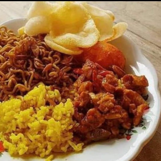 Nasi Kuning Ikan