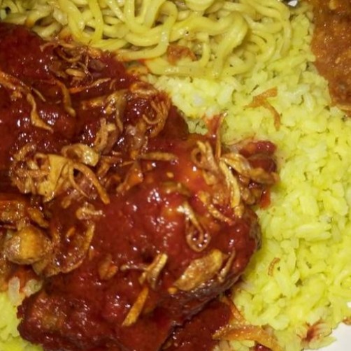 Nasi Kuning Iwak Ayam Masak Habang