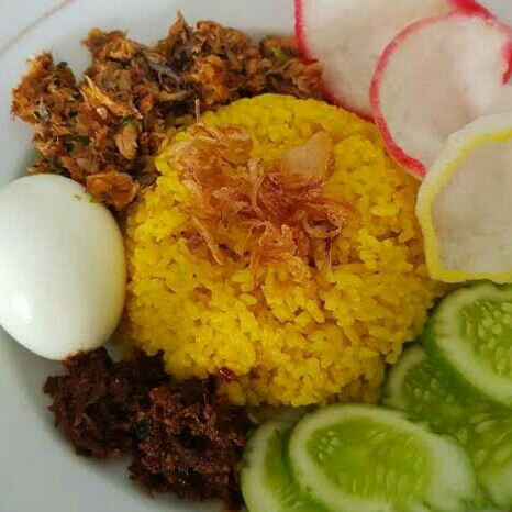 Nasi Kuning Khas Manado