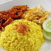 Nasi Kuning Lauk Telur Dadar