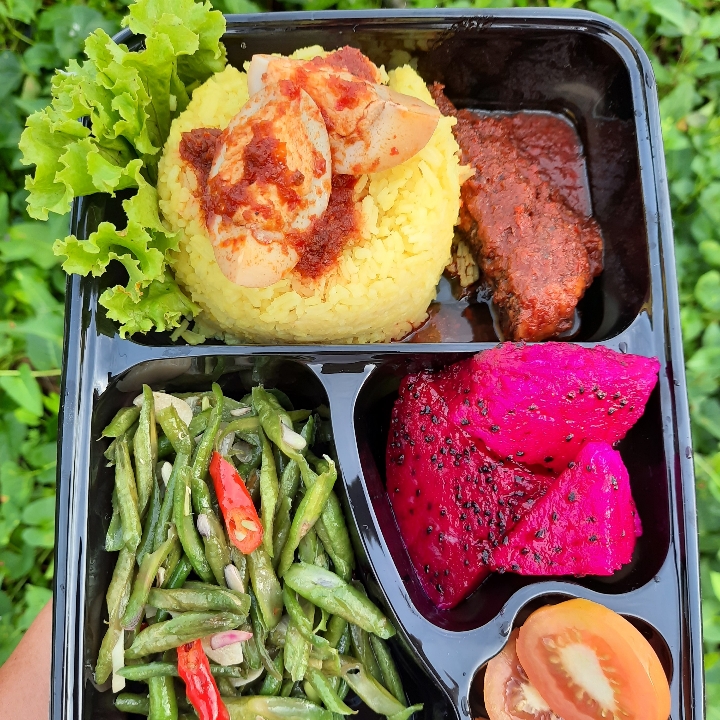 Nasi Kuning Masak Habang