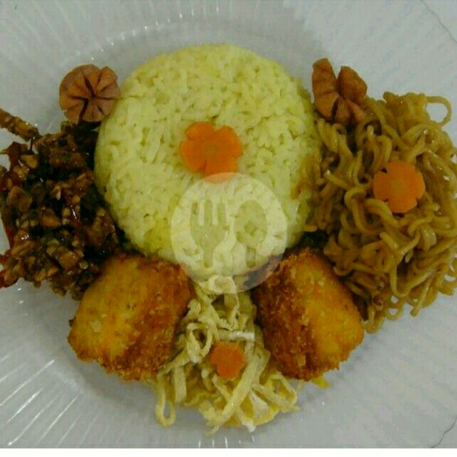 Nasi Kuning Nugget AYAM