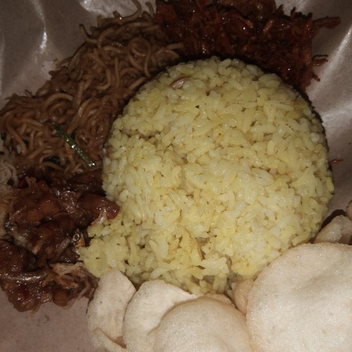 Nasi Kuning Sambal Goreng Tempe Ubi