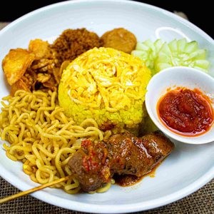 Nasi Kuning Sate Daging