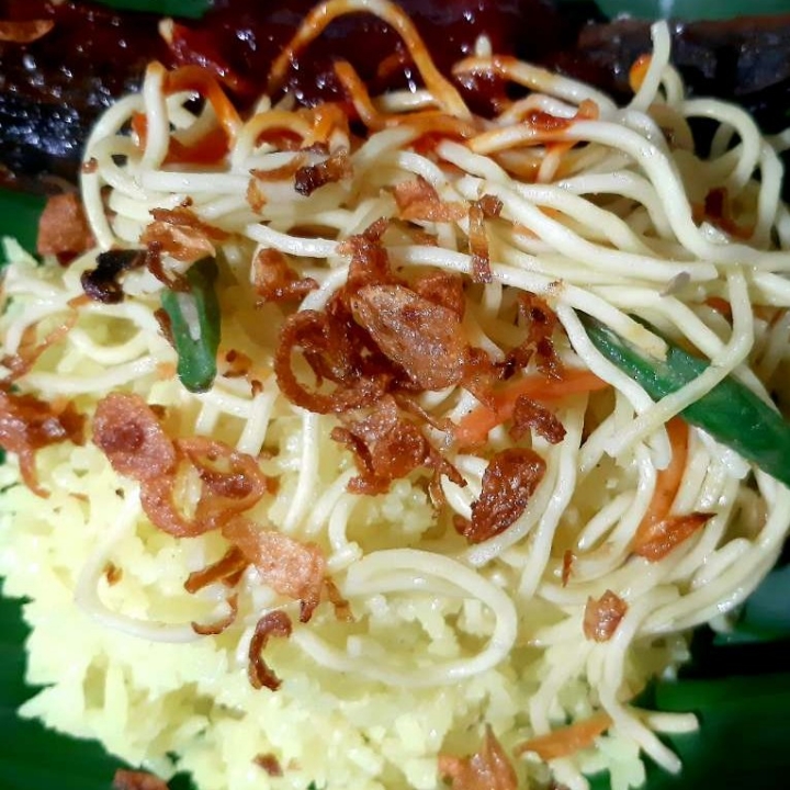 Nasi Kuning Telor Dadar