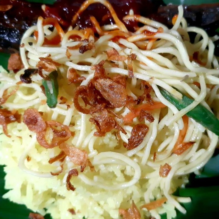 Nasi Kuning Telor Itik