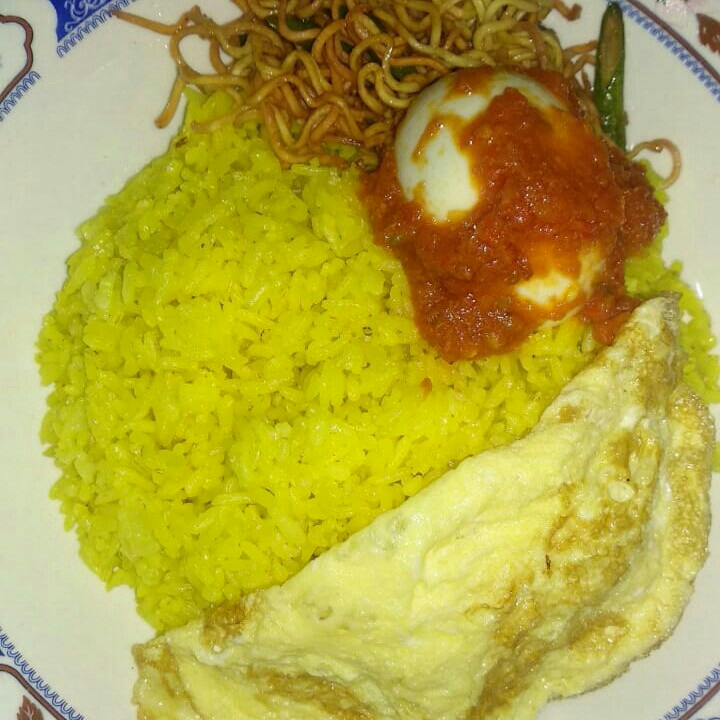 Nasi Kuning Telur