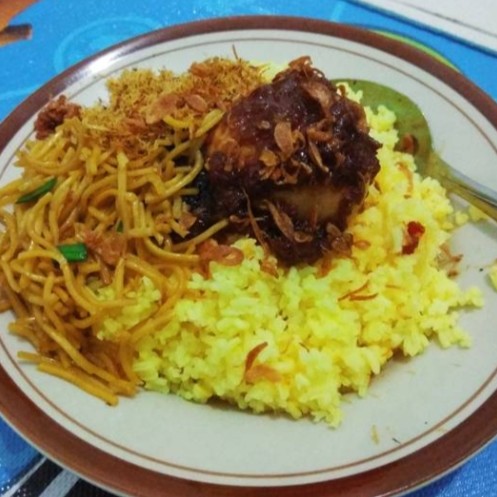 Nasi Kuning Telur Masak Habang