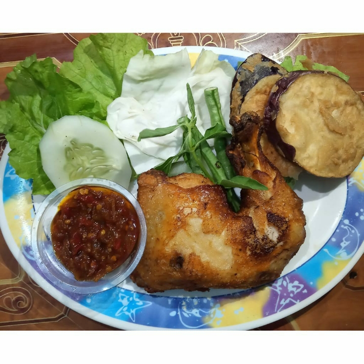 Nasi Lalap Ayam Goreng