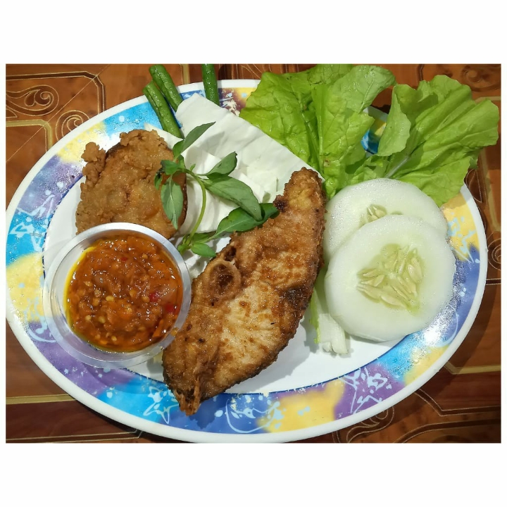 Nasi Lalap Ikan Barracuda Goreng