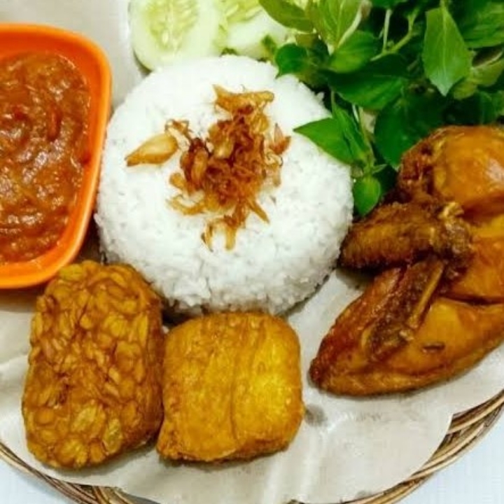 Nasi Lalapan Ayam 