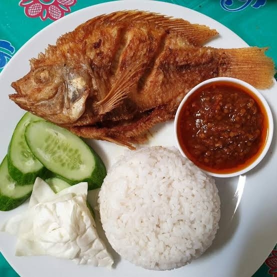 Nasi Lalapan Ikan Nila