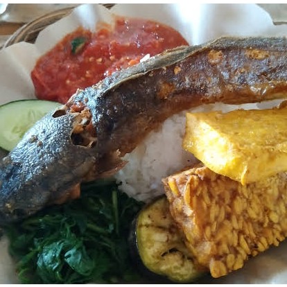 Nasi Lalapan Lele