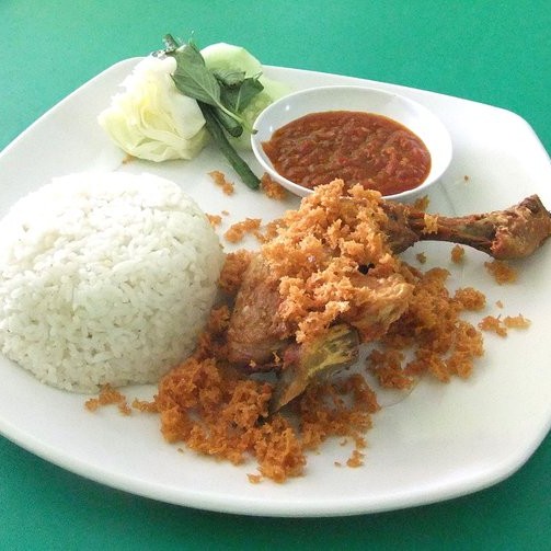 Nasi Lalapan Spesial Kremes Bebek Goreng