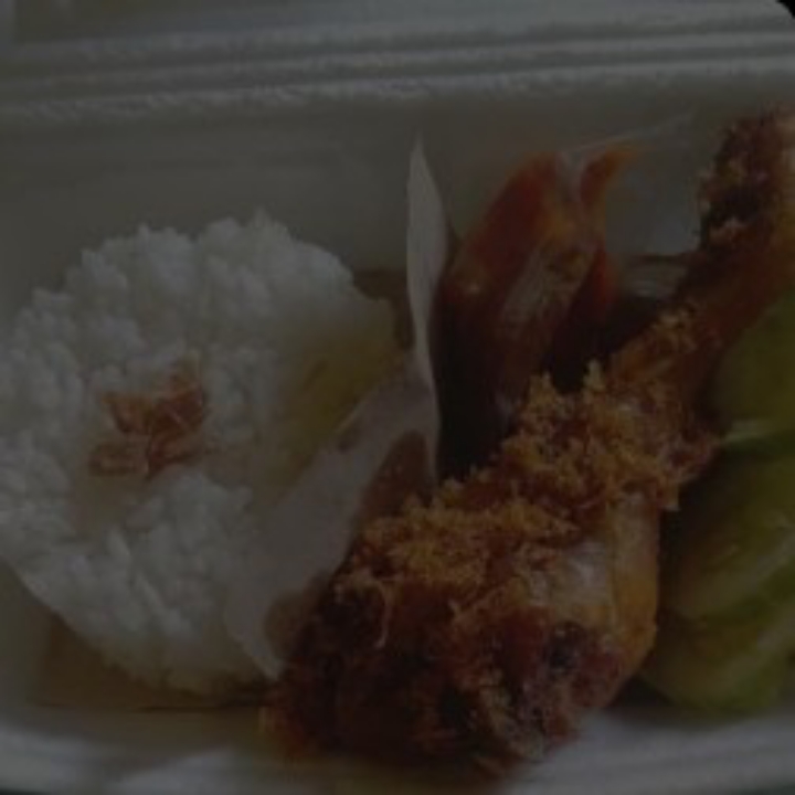 Nasi Lalapan Tambah Paha Ayam