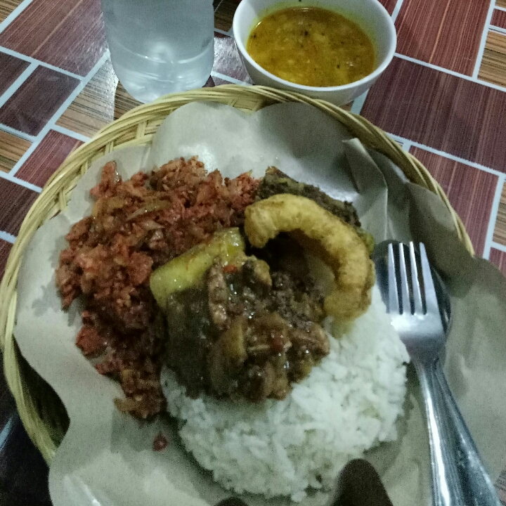 Nasi Lawar Flek