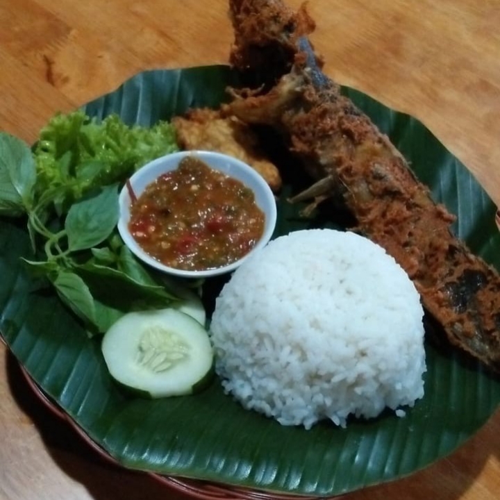 Nasi Lele Penyet Cindelaras 