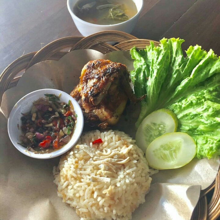 Nasi Liwet Ayam Goreng Sambal Matah