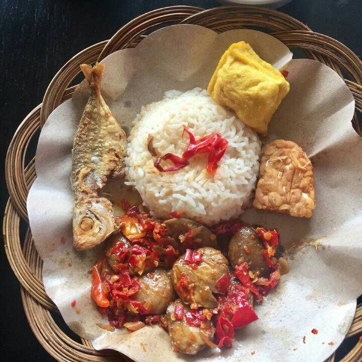 Nasi Liwet Jengkol Balado Dan Sayur Asem