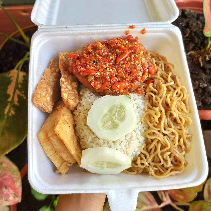 Nasi Mie Ayam Geprek