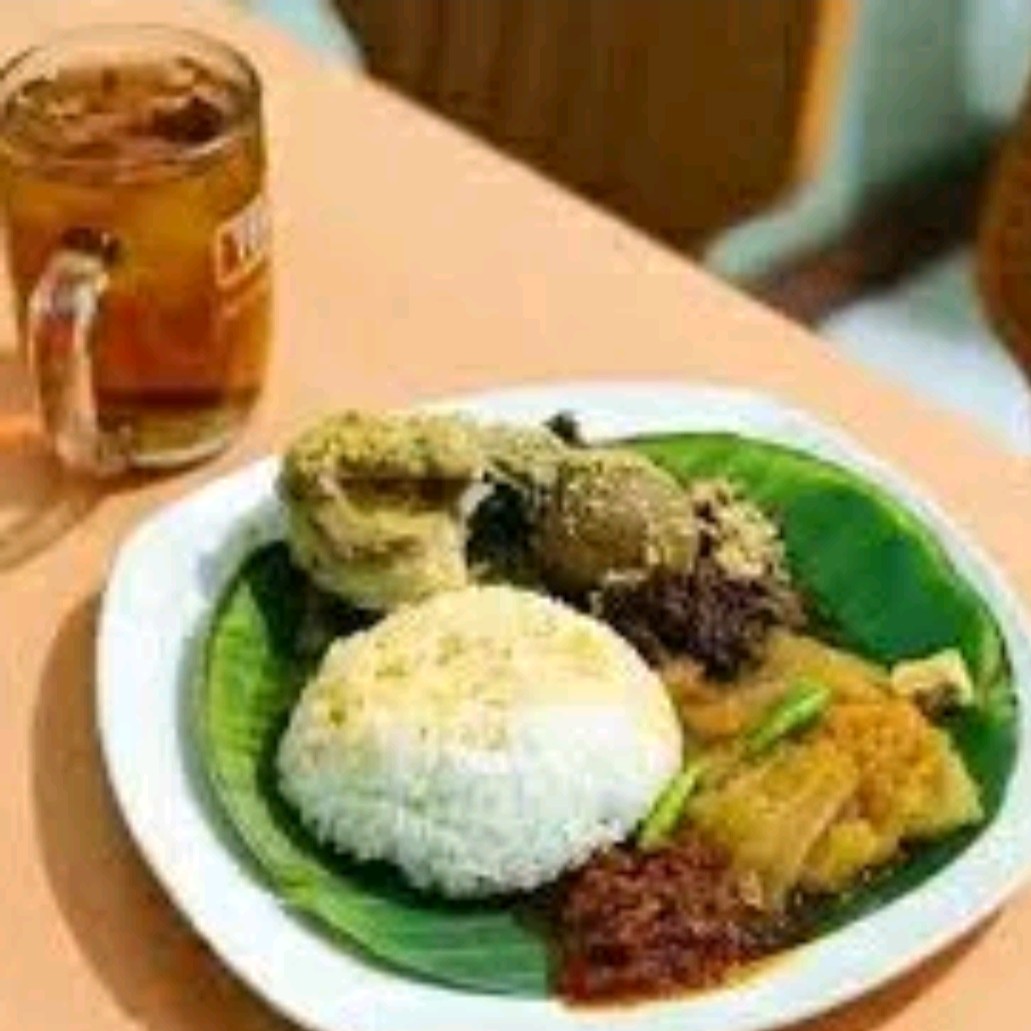 Nasi Opor Es Teh Manis Plus Tempe Goreng