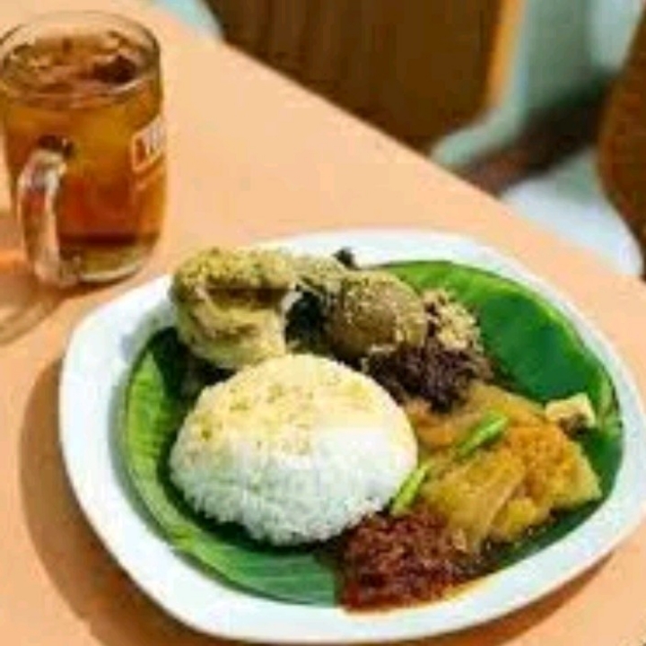 Nasi Opor Esteh Mendoan