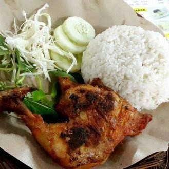 Nasi Pake Ayam