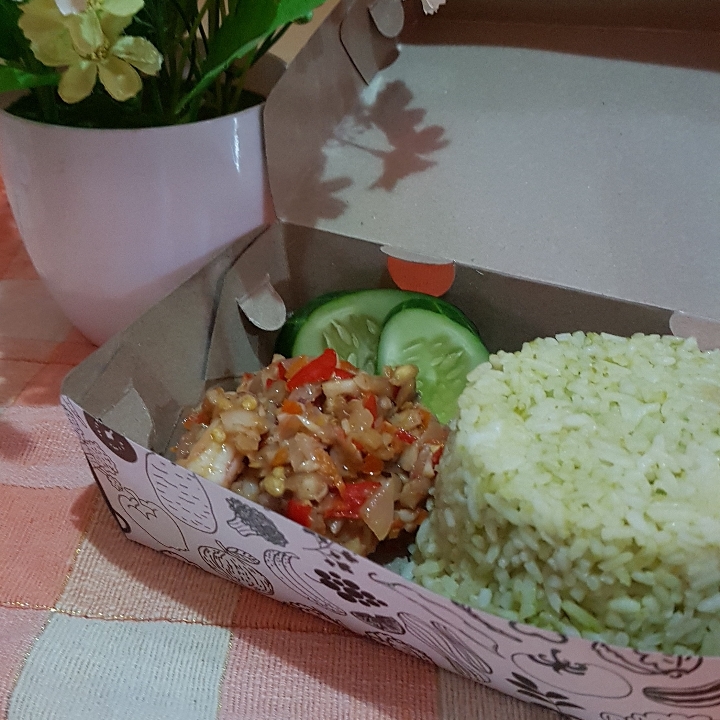 Nasi Pandan dan Udang Sambal Embe